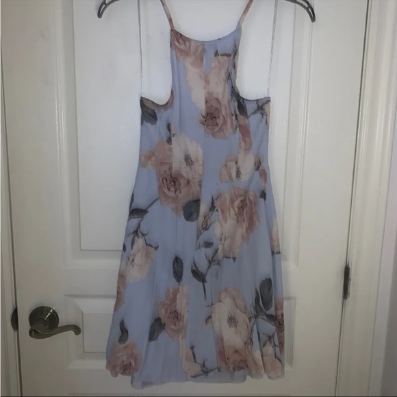 Dynamite light blue rose floral dress - Picture 2 of 3